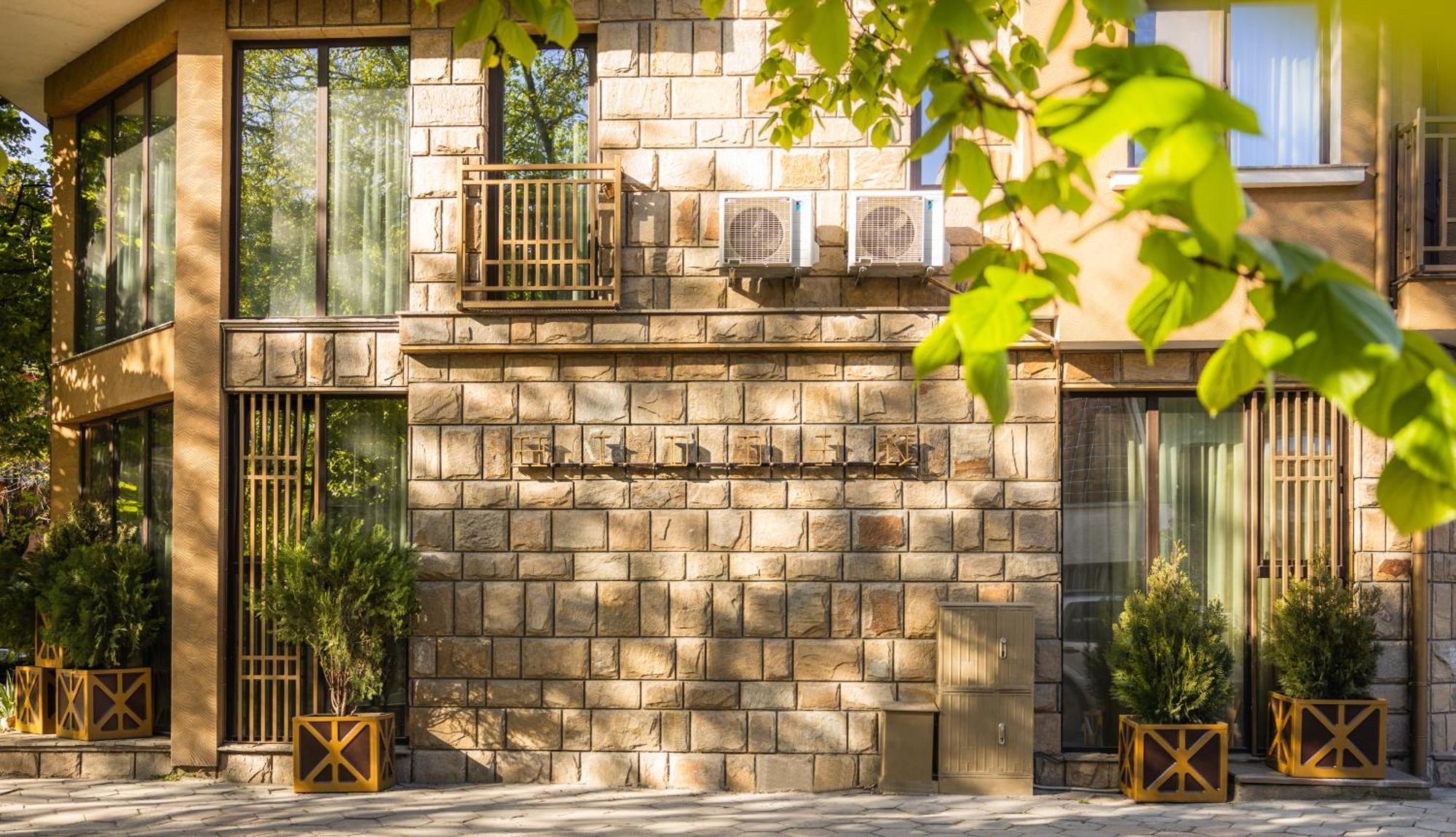 The Hidden Bank: Silver Bullet Plovdiv Extérieur photo
